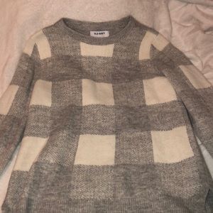 Women’s gray/white plaid sweater